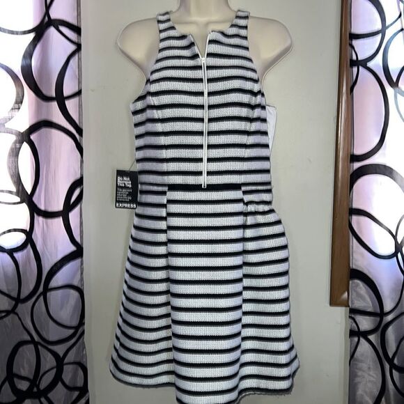 Express Black & White Stripe A Line Dress Size 6 NEW - Picture 1 of 8